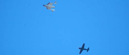 Extra 300, N12DW chases SpaceShipOne