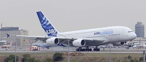 Airbus A380 makes its first visit to Los Angeles, March 19, 2007
