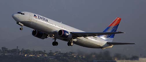 Delta Boeing 737-832 N393DA