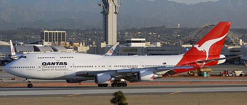 QANTAS Boeing 747-438ER VH-OEE