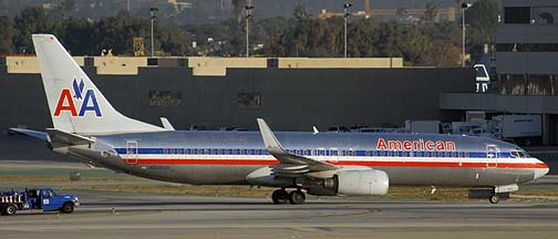 American Boeing 737-823 N948AN 