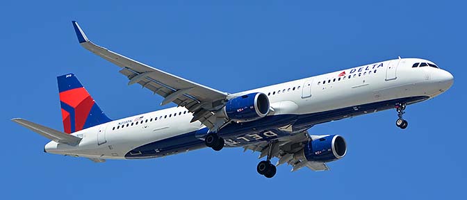 Delta Airbus A321-211 N313DN, Phoenix Sky Harbor, September 16, 2017