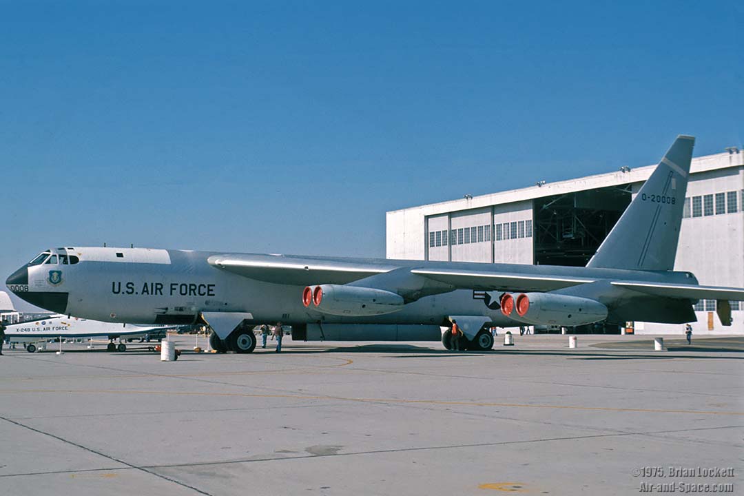 Air-and-Space.com: Edwards AFB Open House, November 16, 1975