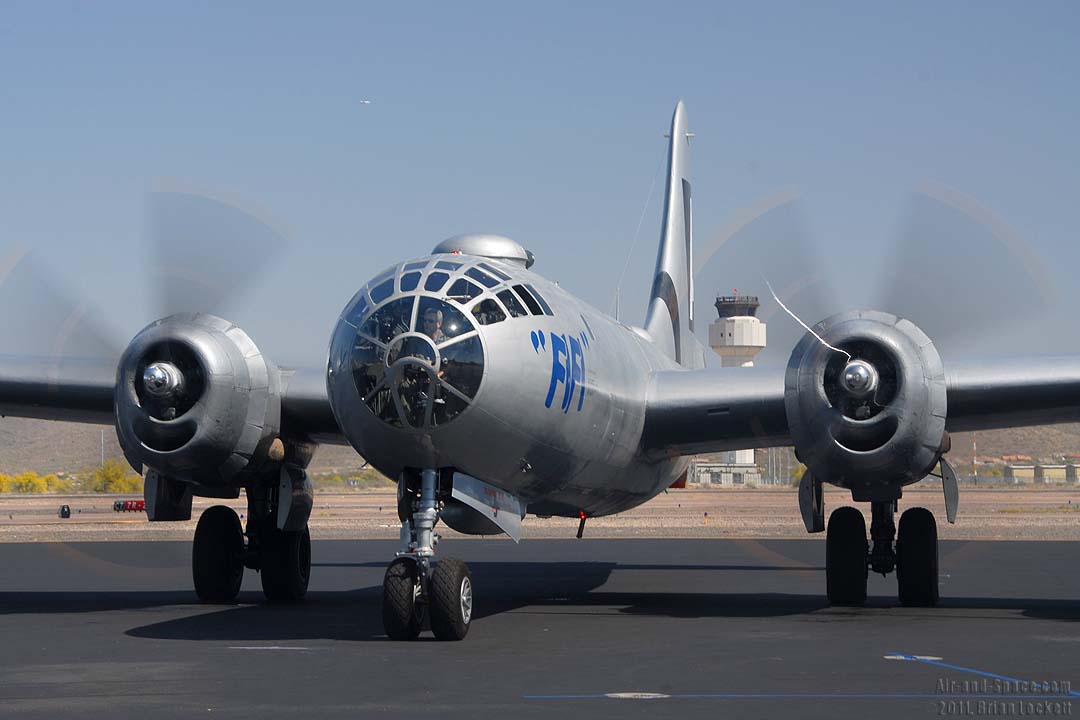Б 29 ростов. B-29 бомбардировщик. Самолет b-29 Superfortress. Боинг б-29 Суперкрепость. Боинг б 29 Суперфортресс.