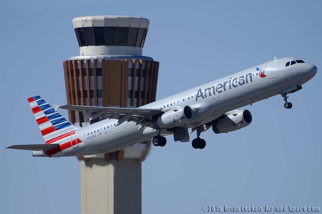 Air-and-Space.com: American Airlines 787 at Phoenix Sky Harbor, March 5 ...