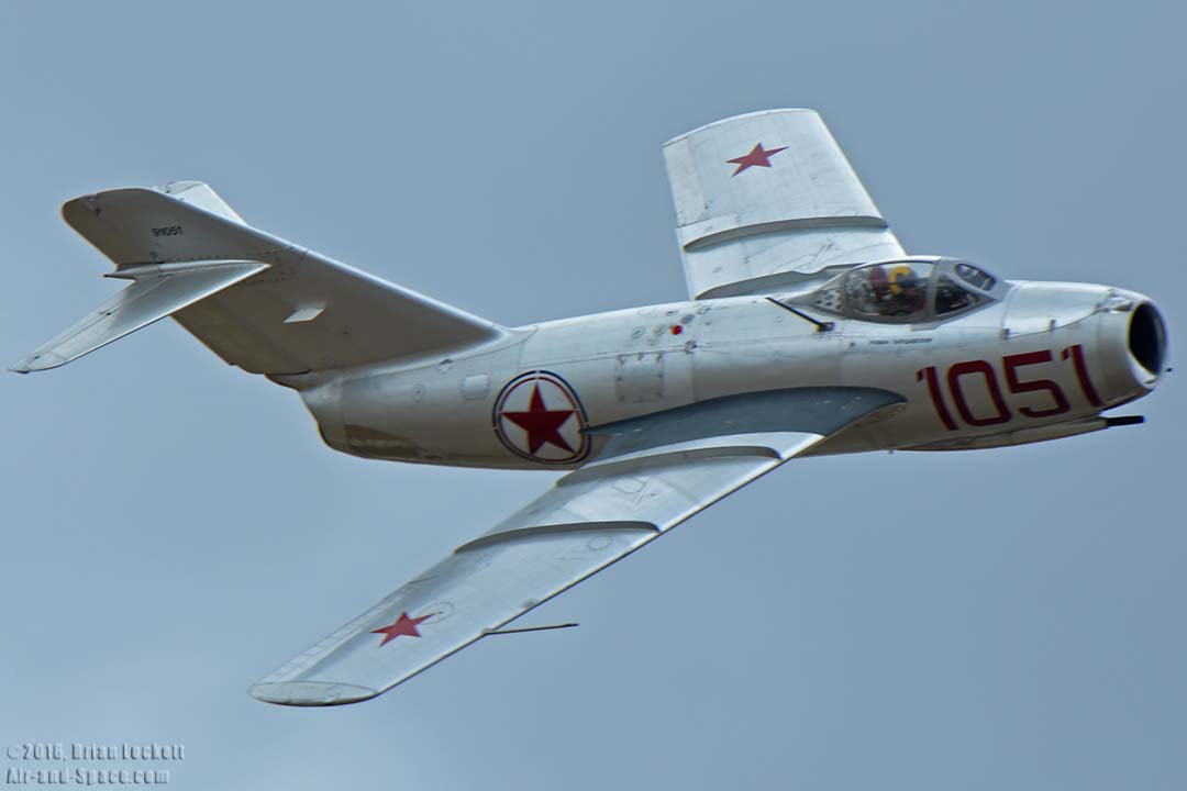 Л 21. Mig 15. Mikoyan-Gurevich mig-15. Миг-15 китайский. Миг-15 вид сзади.