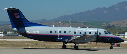 United Express Embraer EMB-120ER Brasilia, N233SW